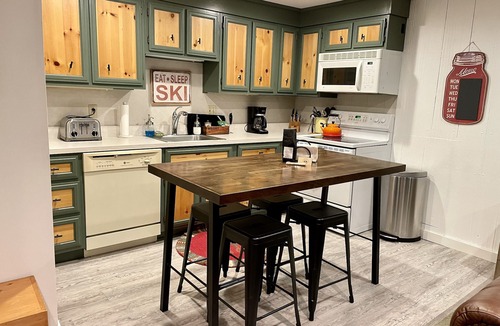 Bromley Mountain Condo | Cozy Mountain Condo - True Ski in Ski out