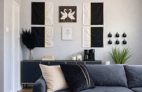 Evanston Apartment | Cozy Old Chicago Style Retreat in Evanston