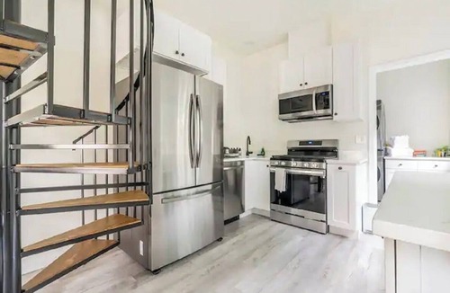Auburn House | Cozy River/Waterfront home with a Private Beach