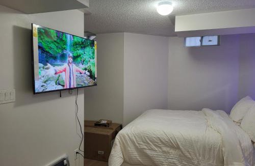 Brampton House | Cozy room basement with separate entrance