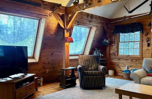 Stratton Mountain House | Cozy ski house off Stratton access road. 5-8 min to all seasons at Stratton!