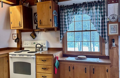 Stratton Mountain House | Cozy ski house off Stratton access road. 5-8 min to all seasons at Stratton!