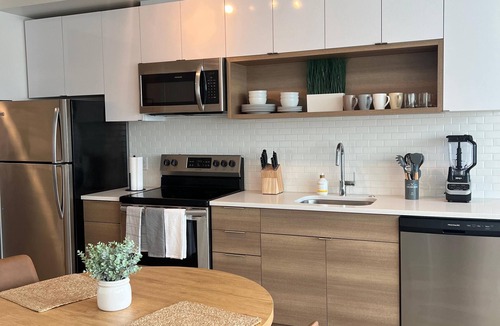 New Tacoma Apartment | Cozy studio with King Bed and 75" Roku TV in charming Tacoma