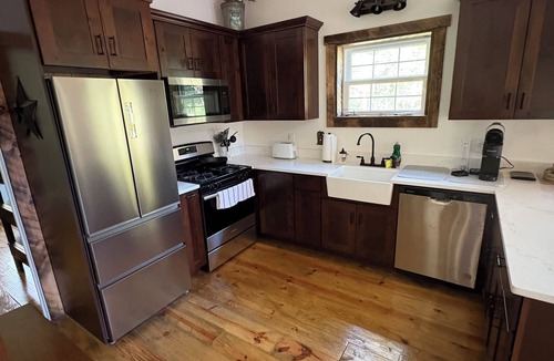 Woodford Cabin | Cozy, welcoming, 3-bedroom cabin abutting the Green Mountain National Forest!