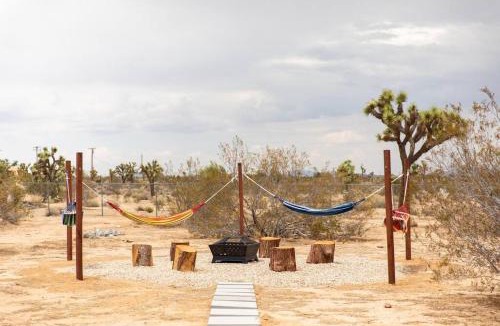 Yucca Valley House | Cryptic Cabin-Tranquil Bohemian Getaway w/Hot Tub