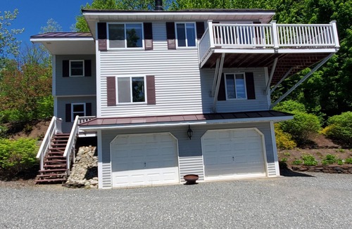 Barton Cottage | Crystal Lake Vermont 3 bedroom getaway!
