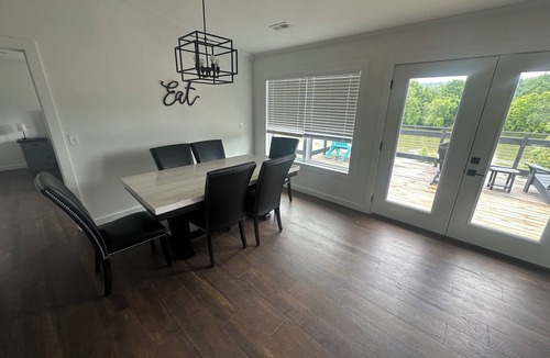Van Buren House | CURRENT RIVER FRONT CABIN … 4 bed room on the waters edge