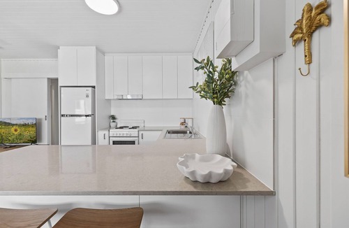 Alexandra Headland Apartment | Cute & Compact, pet friendly apartment easy access to Alex or Mooloolaba beaches