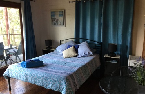 Pindimar Cabin | daybreaks on Port Stephens