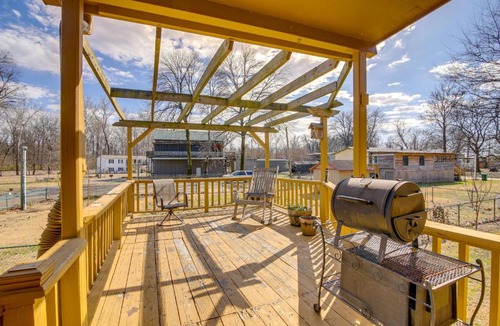 Tunica House | Deck & Fire Pit! Cabin Half-Mi to Tunica Lake