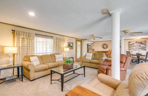 Tunica House | Deck & Fire Pit! Cabin Half-Mi to Tunica Lake