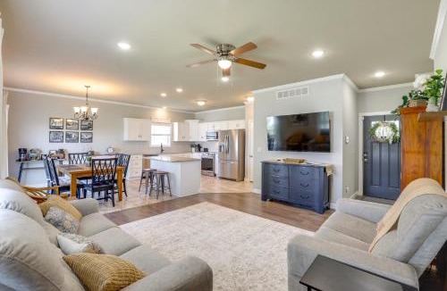 Cape Girardeau House | Deck & Large Yard! Family Haven in Cape Girardeau