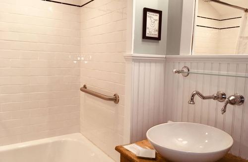 West Dover Bed & Breakfast | Deerhill Inn