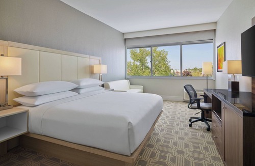 Willowbrook Hotel | Delta Hotels by Marriott Chicago Willowbrook