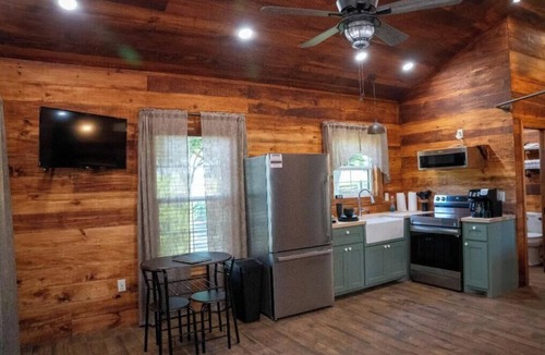 Broussard Cabin | Deluxe Rustic Tiny Cabin