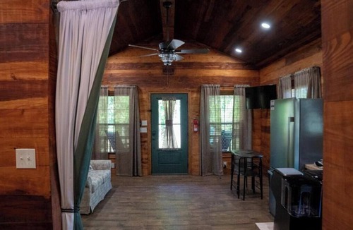 Broussard Cabin | Deluxe Rustic Tiny Cabin