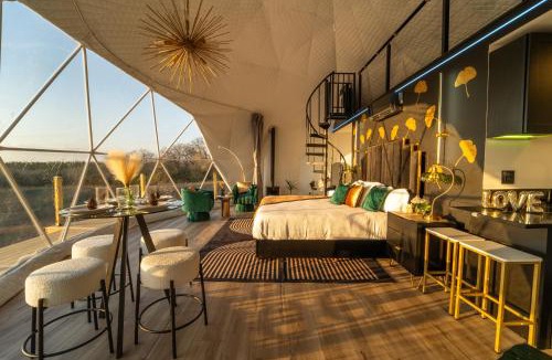 Smithville Villa | Deluxe Stargazer Dome Retreat in Stunning Nature