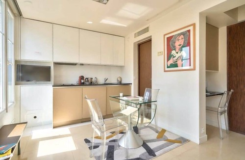 Quartier du Gros-Caillou Apartment | Designed Studio with A/C-Terrasse Vue Tour Eiffel