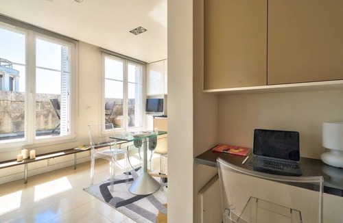 Quartier du Gros-Caillou Apartment | Designed Studio with A/C-Terrasse Vue Tour Eiffel