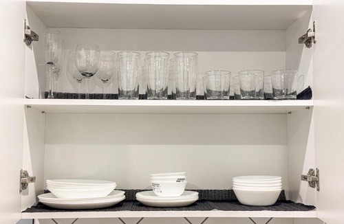 South London Apartment | Designer 2BR Suite - Steps to Vic Hospital - Wortley