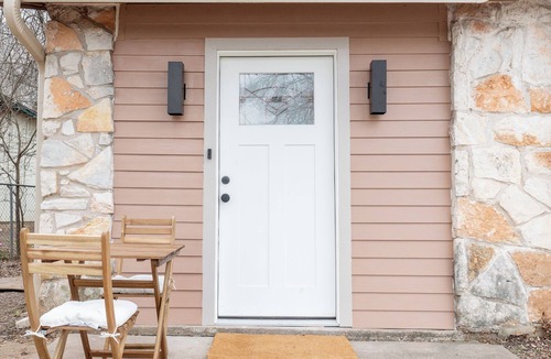 East MLK Apartment | Designer E Austin Studio Close to Airport, Downtown, & UT Campus