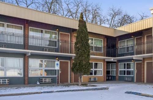 Devils Lake Hotel | Devils Lake Inn By OYO Near Devils Lake Regional Airport