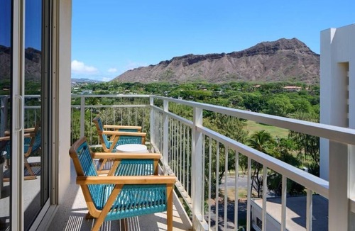 Diamond Head - Kapahulu - St. Louis Hotel | Diamond Head View Junior Suite | Kaimana Beach Hotel | Steps to the Beach