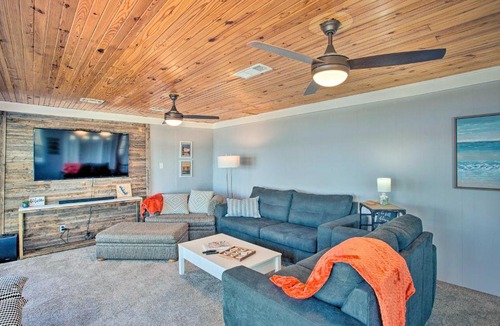 Enchanted Oaks House | Dock & Fire Pit: Lakefront Cedar Creek Home!