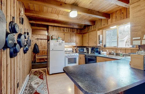 Wilmington House | Dog-friendly home with woodstove & W/D - next to golf course and near skiing