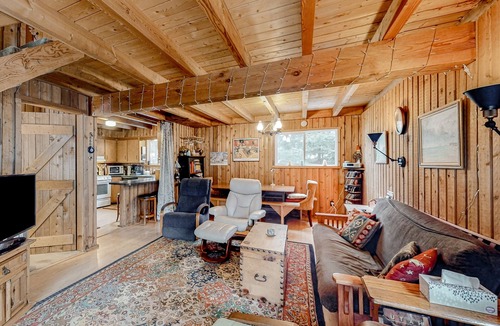 Wilmington House | Dog-friendly home with woodstove & W/D - next to golf course and near skiing