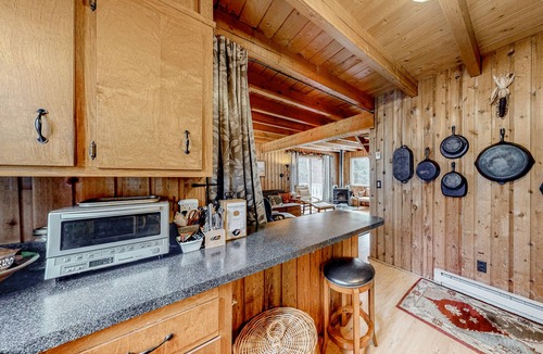 Wilmington House | Dog-friendly home with woodstove & W/D - next to golf course and near skiing