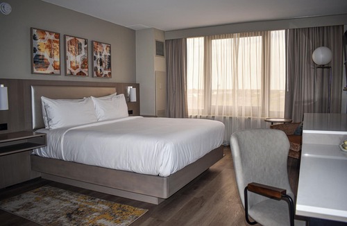 Oak Brook Hotel | DoubleTree by Hilton Chicago - Oak Brook