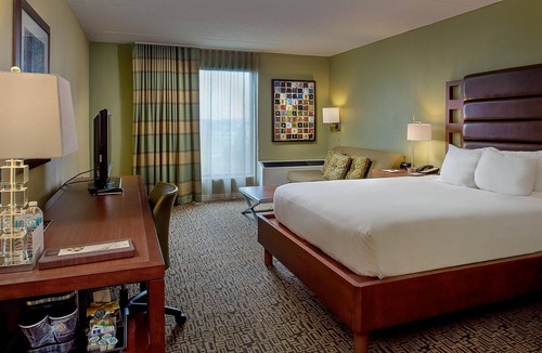 Collinsville Hotel | DoubleTree by Hilton Collinsville - St. Louis
