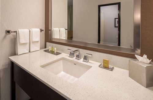 Vancouver Hotel | DoubleTree by Hilton Hotel Vancouver