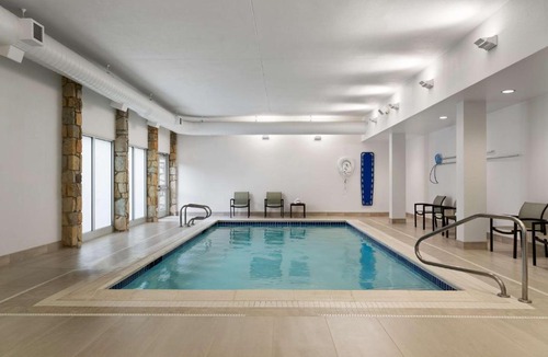 Moon Township Hotel | DoubleTree by Hilton Pittsburgh Airport
