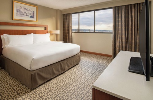 Southcenter Hotel | DoubleTree Suites by Hilton Seattle Airport - Southcenter