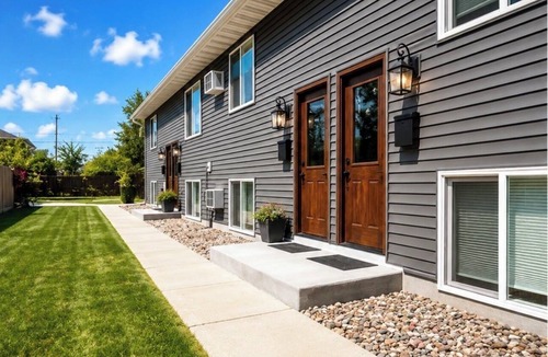 Williston Apartment | Downtown 2BR - Fast WiFi-Easy Parking -Self Check-in