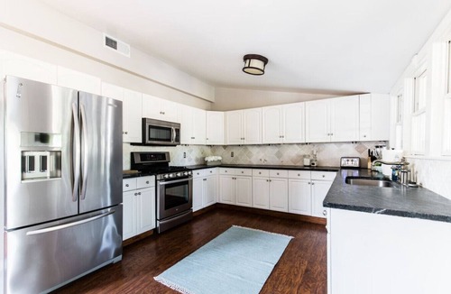 Peak's Suburban Addition House | Downtown 4 Bed with Pool and Spa! Near It All!