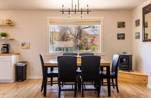 Casper Apartment | Downtown Forest Retreat