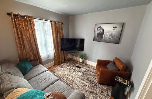 Hermann Apartment | Downtown Hermann Small Batch Suite with Sidewalk Swagger at Lionheart Distillery