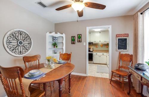 Mount Dora House | Downtown Mount Dora Cottage Walk to Everything!