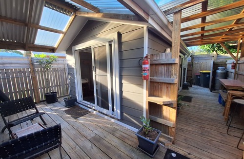 Mullumbimby Apartment | Downtown Mullumbimby CBD Studio/Office/Cabin (Self-contained)
