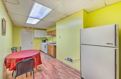 Rochelle Apartment | Downtown Rochelle Apt - Walk to Restaurants!