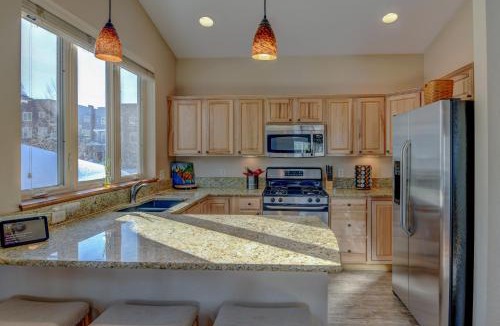 Winter Park House | Downtown WP Pond Villa 558 I Private Hot Tub I Great Views I Activity Program