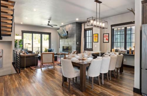 Winter Park House | Downtown WP River Front Villa 92 I Rooftop Lounge I Hot Tub I Great Views I Activity Program