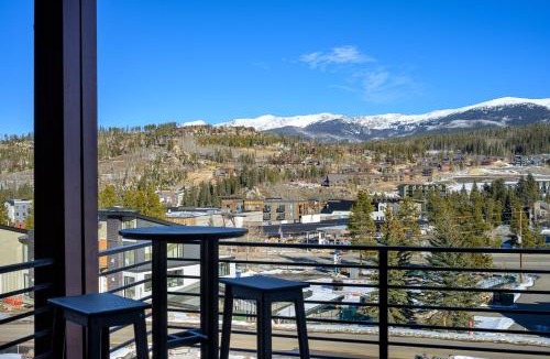 Winter Park House | Downtown WP Villa 145 I Private Hot Tub I Great Views I Bunk Room I Activity Program