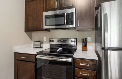Tuttle West Apartment | Dublin 2BR | Pet friendly | 0 stairs | King bed