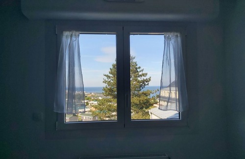 Grandcamp-Maisy Apartment | Duplex & terrasse, sea and port view 2minutes from fish market and restaurants