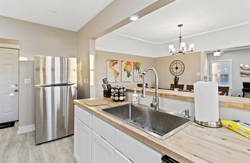 Milwaukee Apartment | Eclectic 2 Bed Apt W/Parking Near State Forest