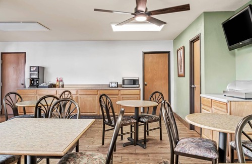 Custer Hotel | Econo Lodge Custer - Crazy Horse Area